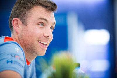 Hayden Paddon aan de start van de Ardeca Ypres Rally